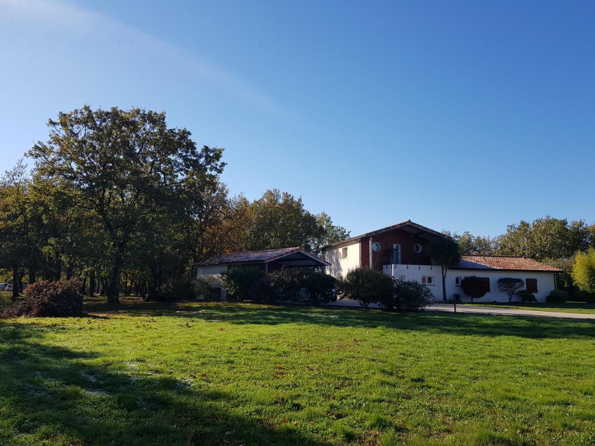 オッソンヌ La Planette Bed & Breakfast エクステリア 写真