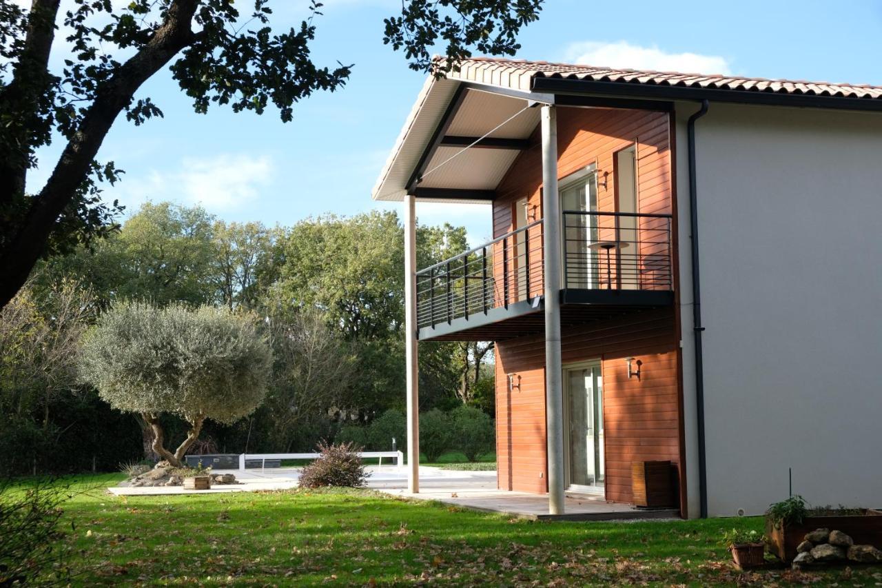 オッソンヌ La Planette Bed & Breakfast エクステリア 写真