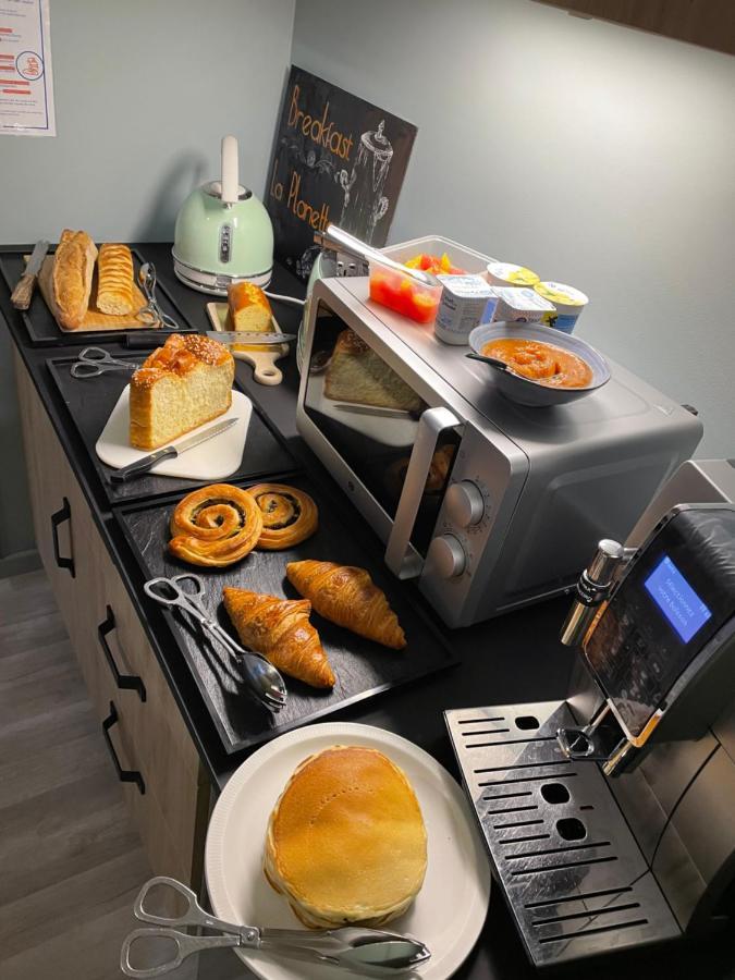 オッソンヌ La Planette Bed & Breakfast エクステリア 写真