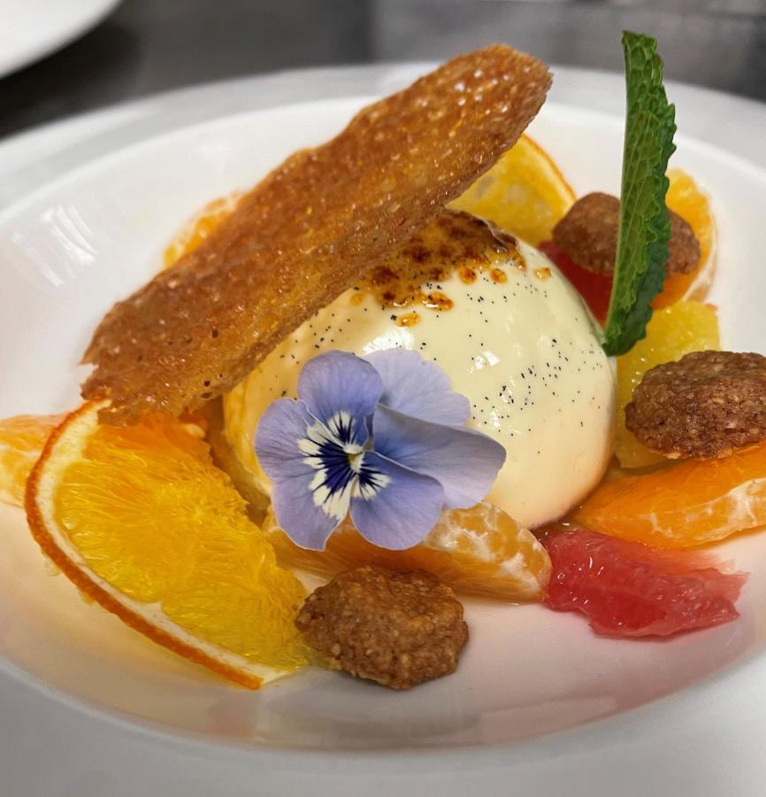 オッソンヌ La Planette Bed & Breakfast エクステリア 写真