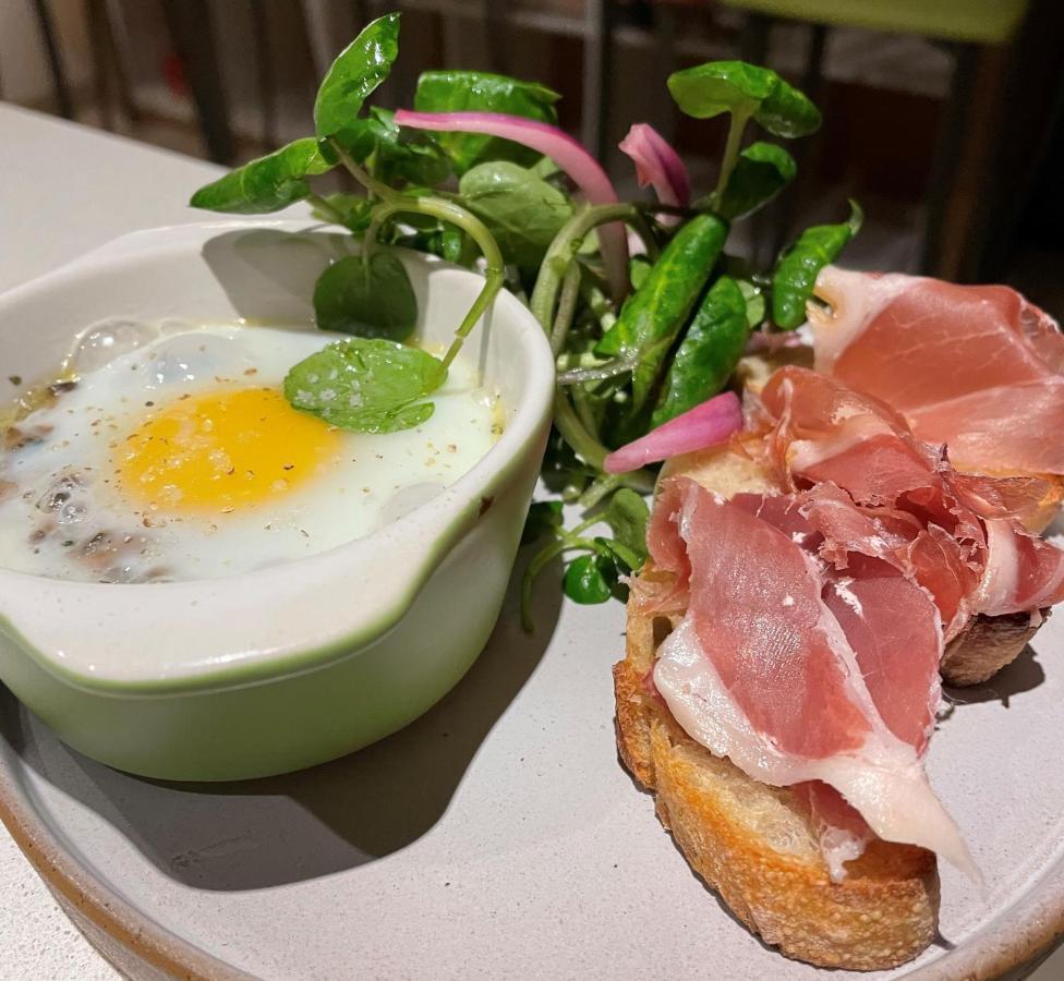 オッソンヌ La Planette Bed & Breakfast エクステリア 写真